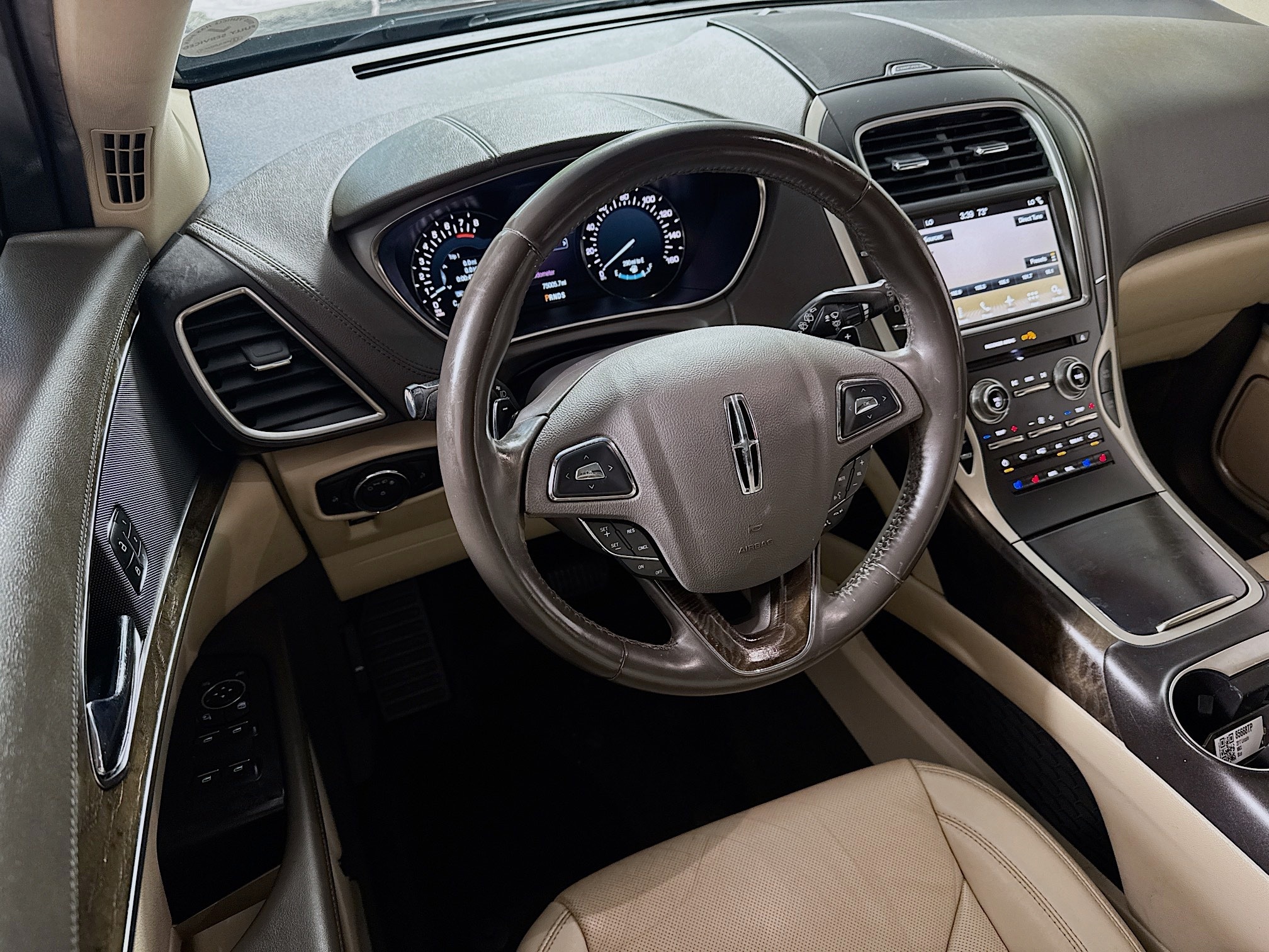 Vehicle image 18 of 32