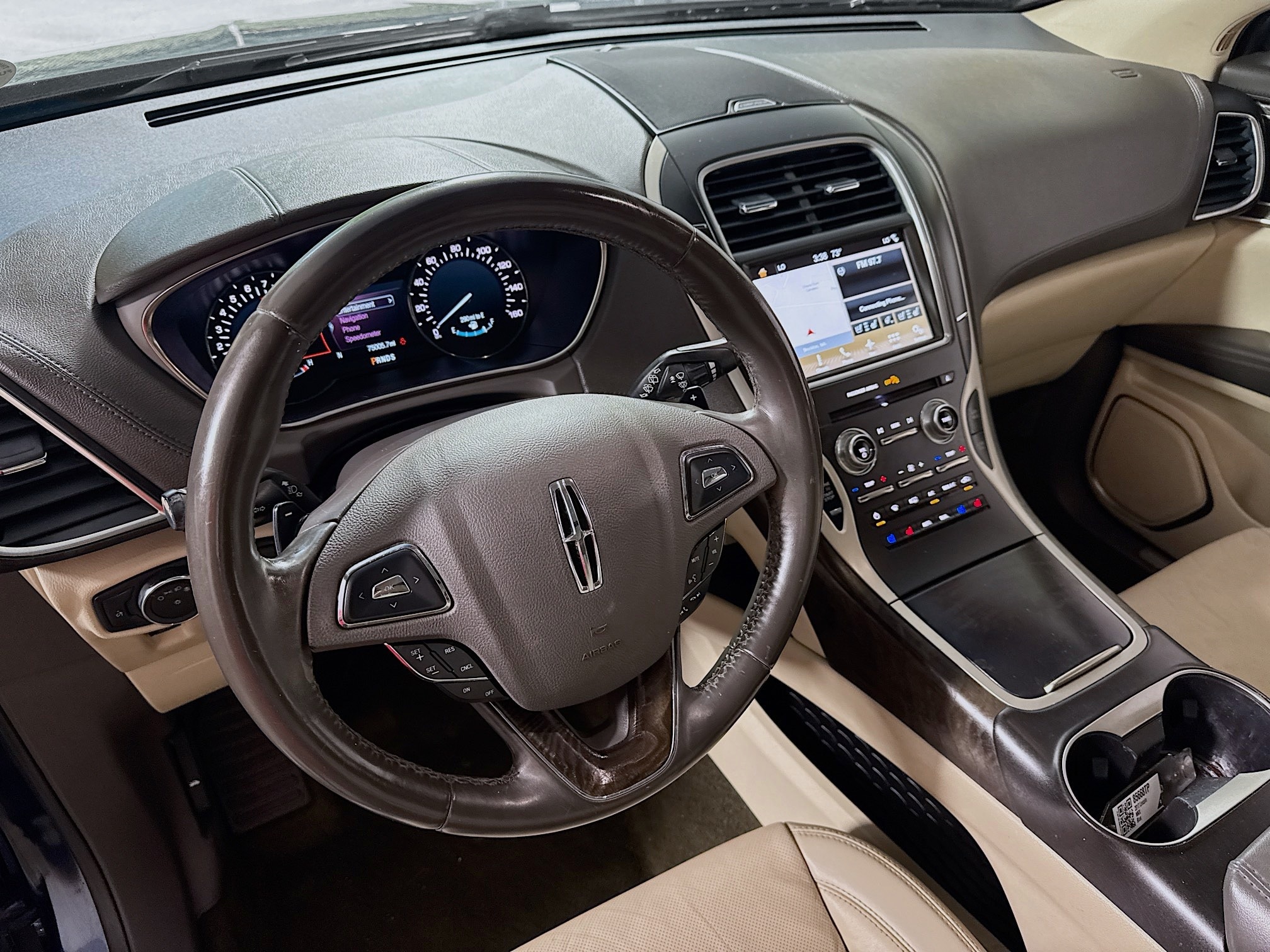 Vehicle image 17 of 32
