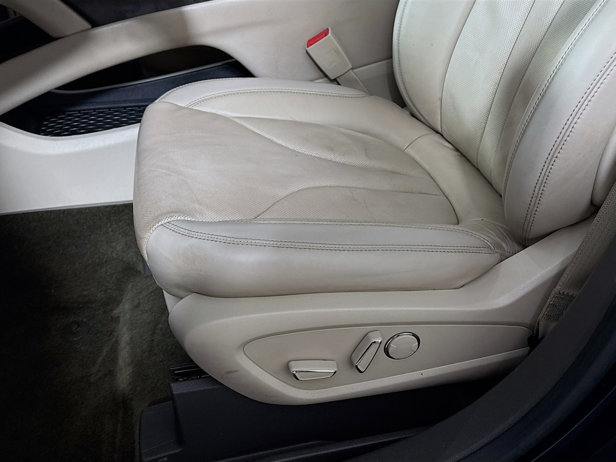 Vehicle image 31 of 32