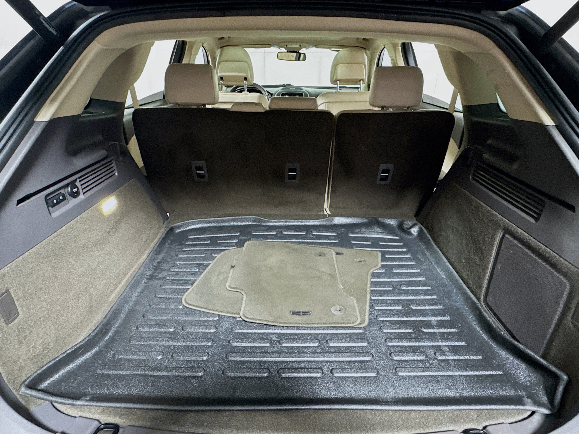 Vehicle image 11 of 32