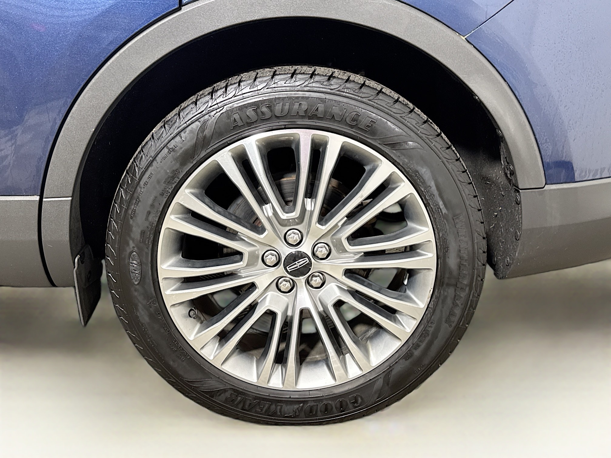 Vehicle image 10 of 32