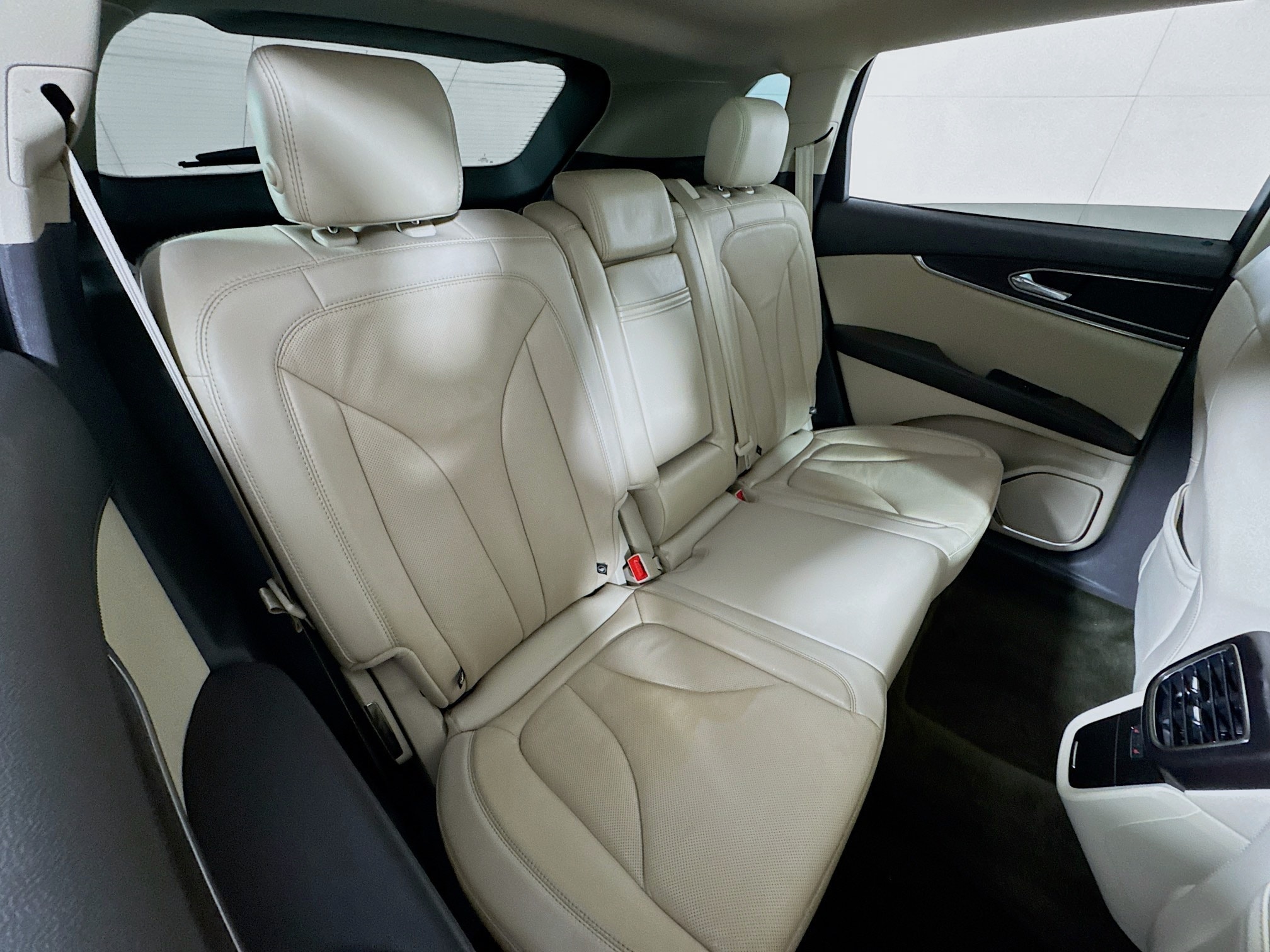 Vehicle image 12 of 32