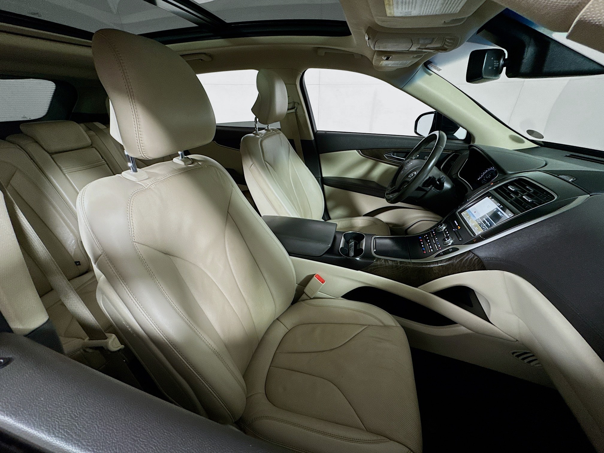 Vehicle image 15 of 32