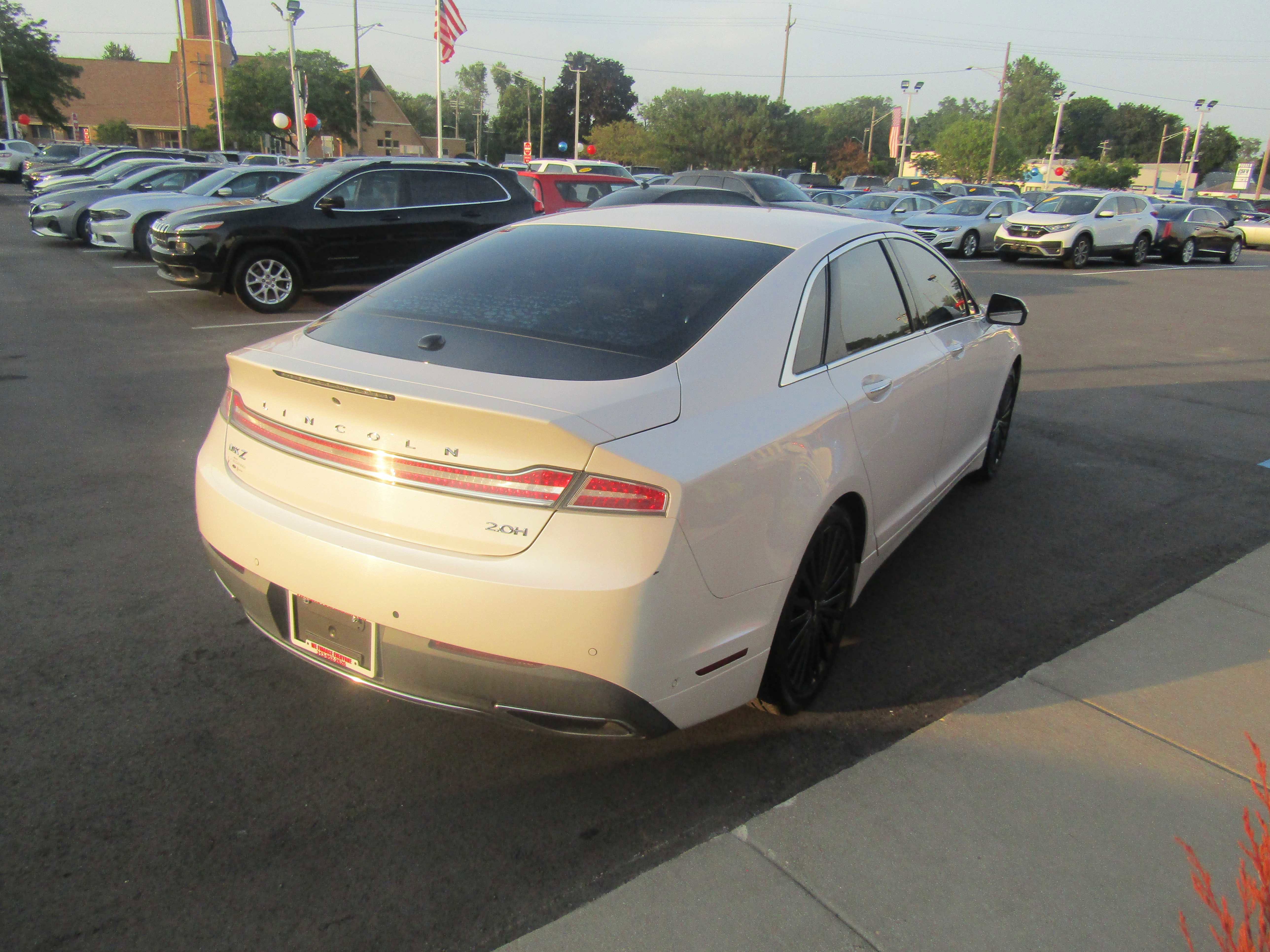 2017 Lincoln MKZ Hybrid Reserve Image 4 of 22