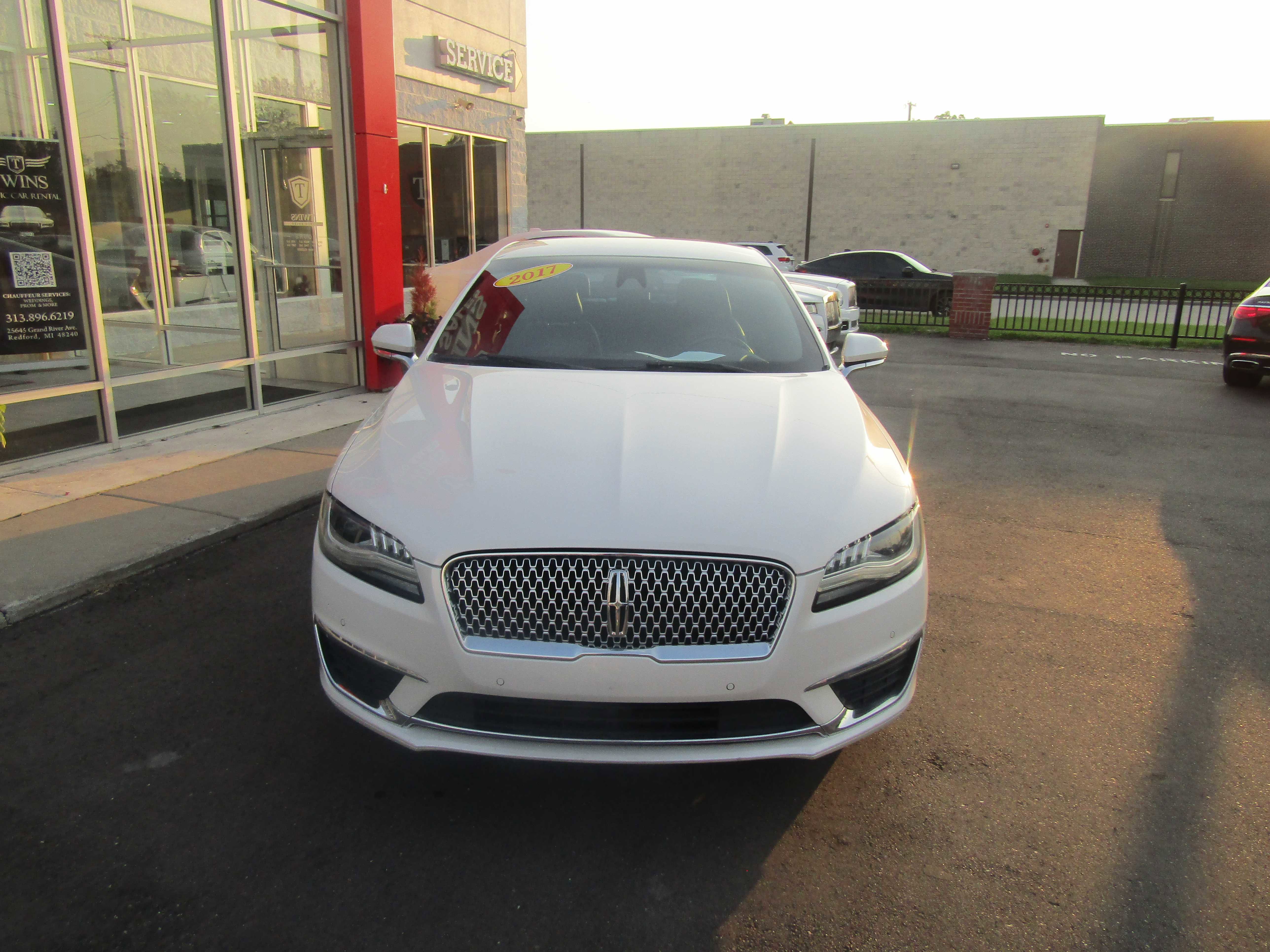 2017 Lincoln MKZ Hybrid Reserve Image 2 of 22