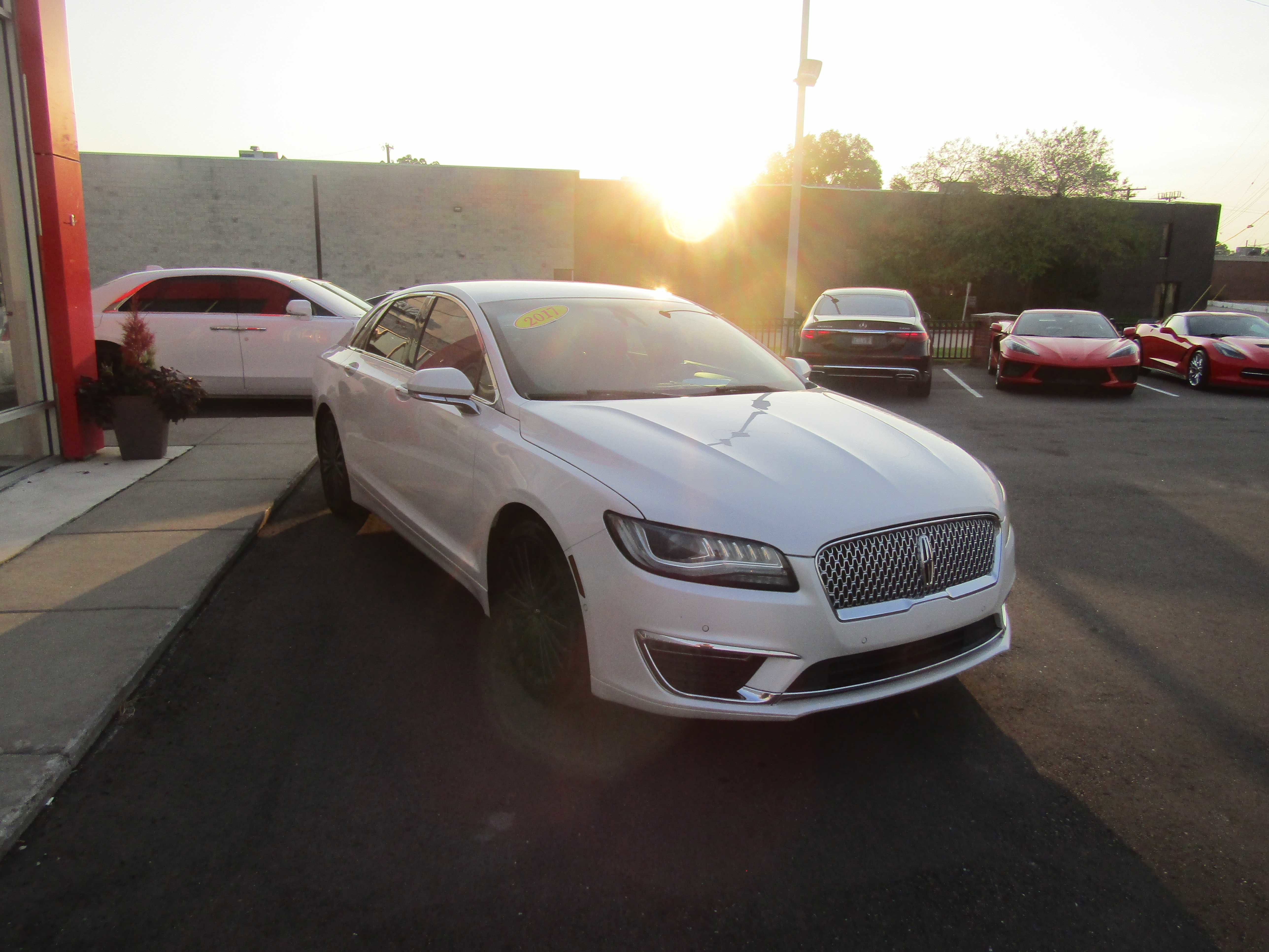 2017 Lincoln MKZ Hybrid Reserve Image 3 of 22