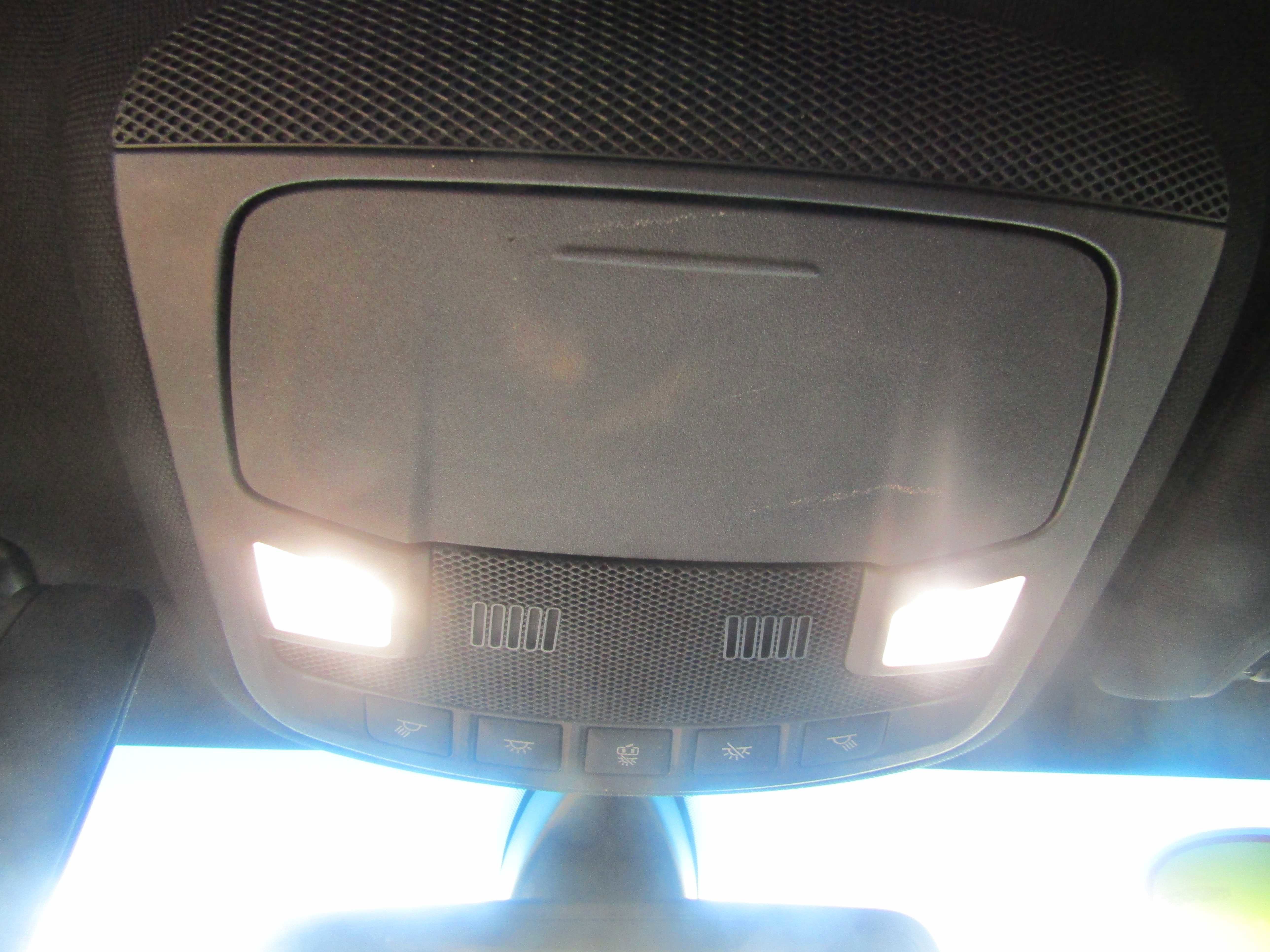 2017 Lincoln MKZ Hybrid Reserve Image 6 of 22