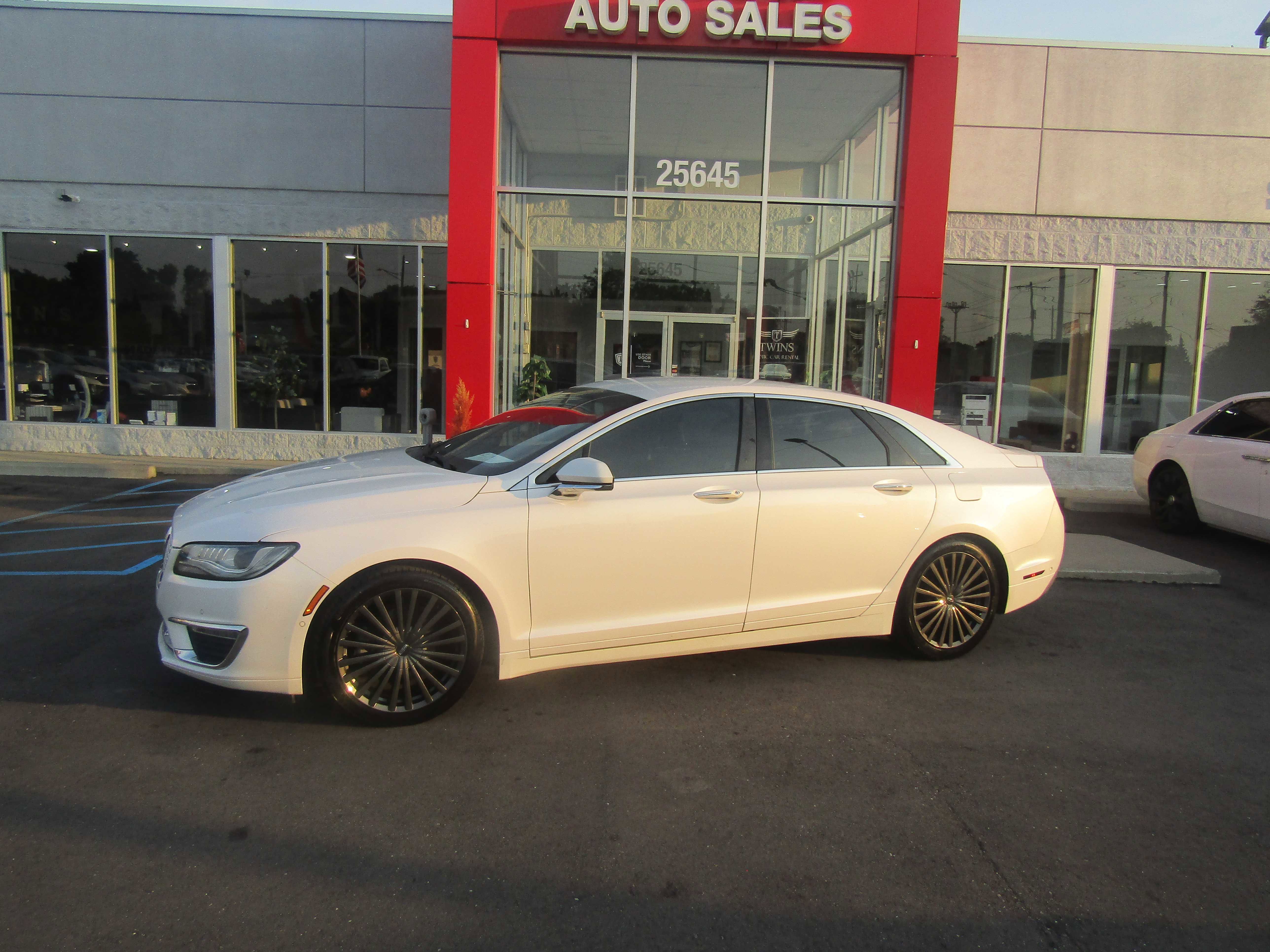 2017 Lincoln MKZ Hybrid Reserve Image 1 of 22