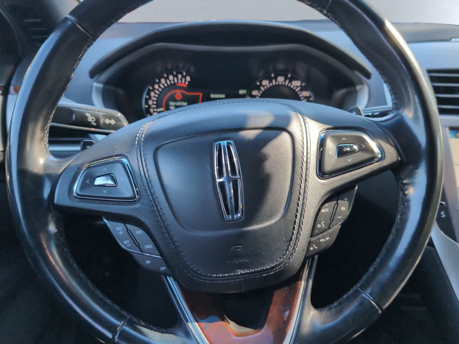 2017 Lincoln MKZ Reserve Image 13 of 22