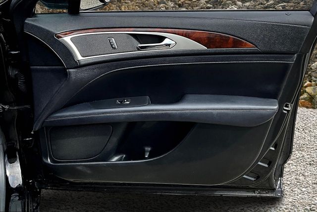 Vehicle image 23 of 33