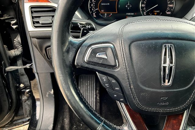 Vehicle image 17 of 33
