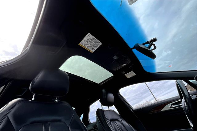Vehicle image 21 of 33