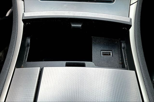 Vehicle image 30 of 33