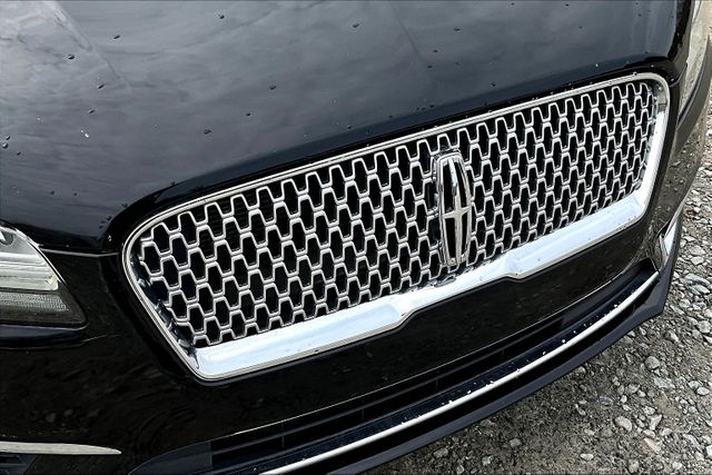 Vehicle image 27 of 33