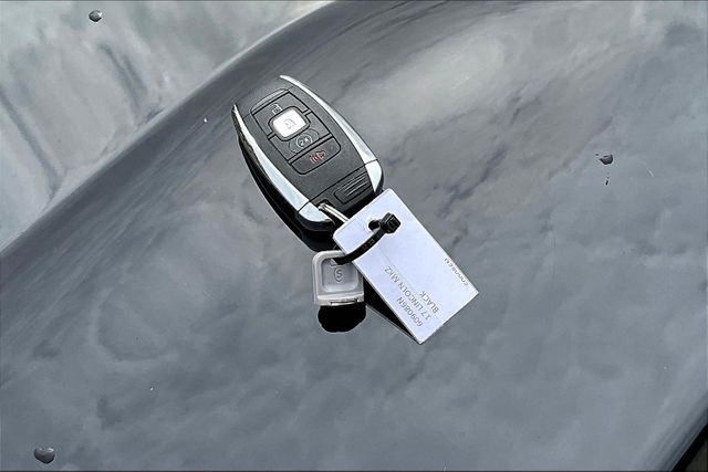 Vehicle image 12 of 33