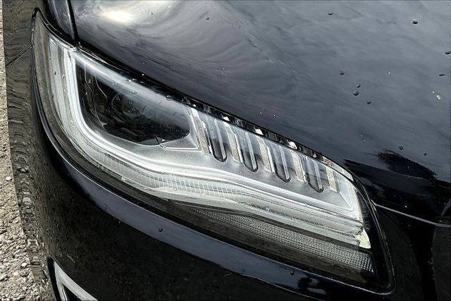 Vehicle image 28 of 33