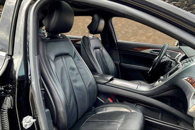 Vehicle image 9 of 33