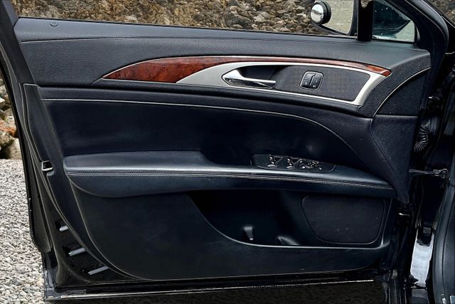 Vehicle image 22 of 33