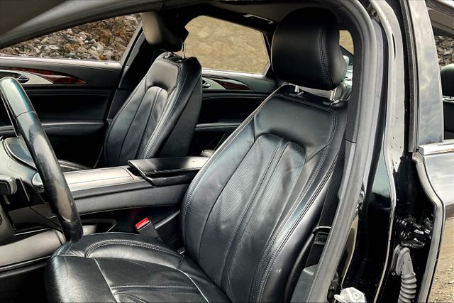 Vehicle image 24 of 33
