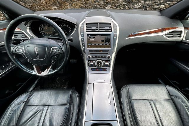 Vehicle image 15 of 33