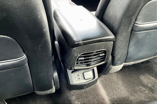 Vehicle image 31 of 33