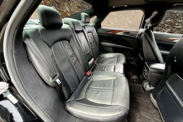 Vehicle image 26 of 33