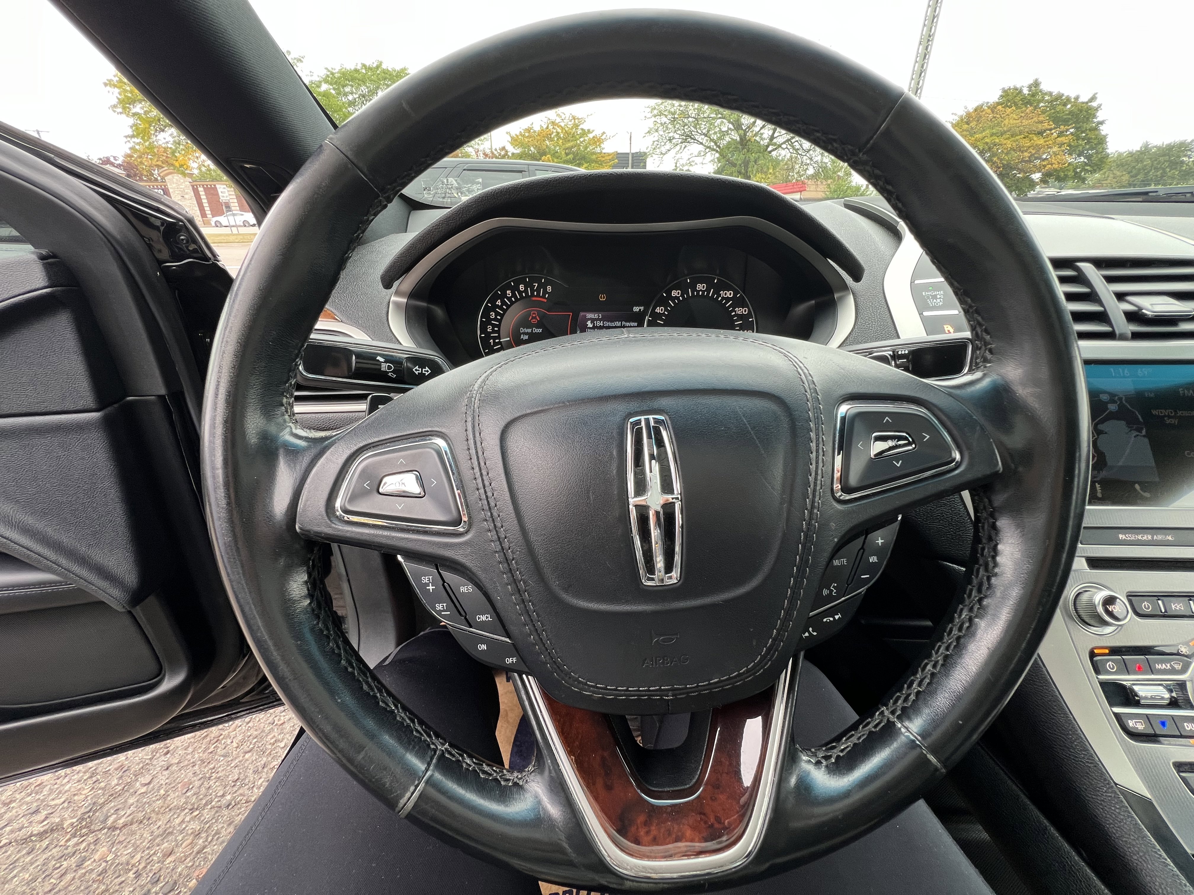 2017 Lincoln MKZ Reserve Image 13 of 32