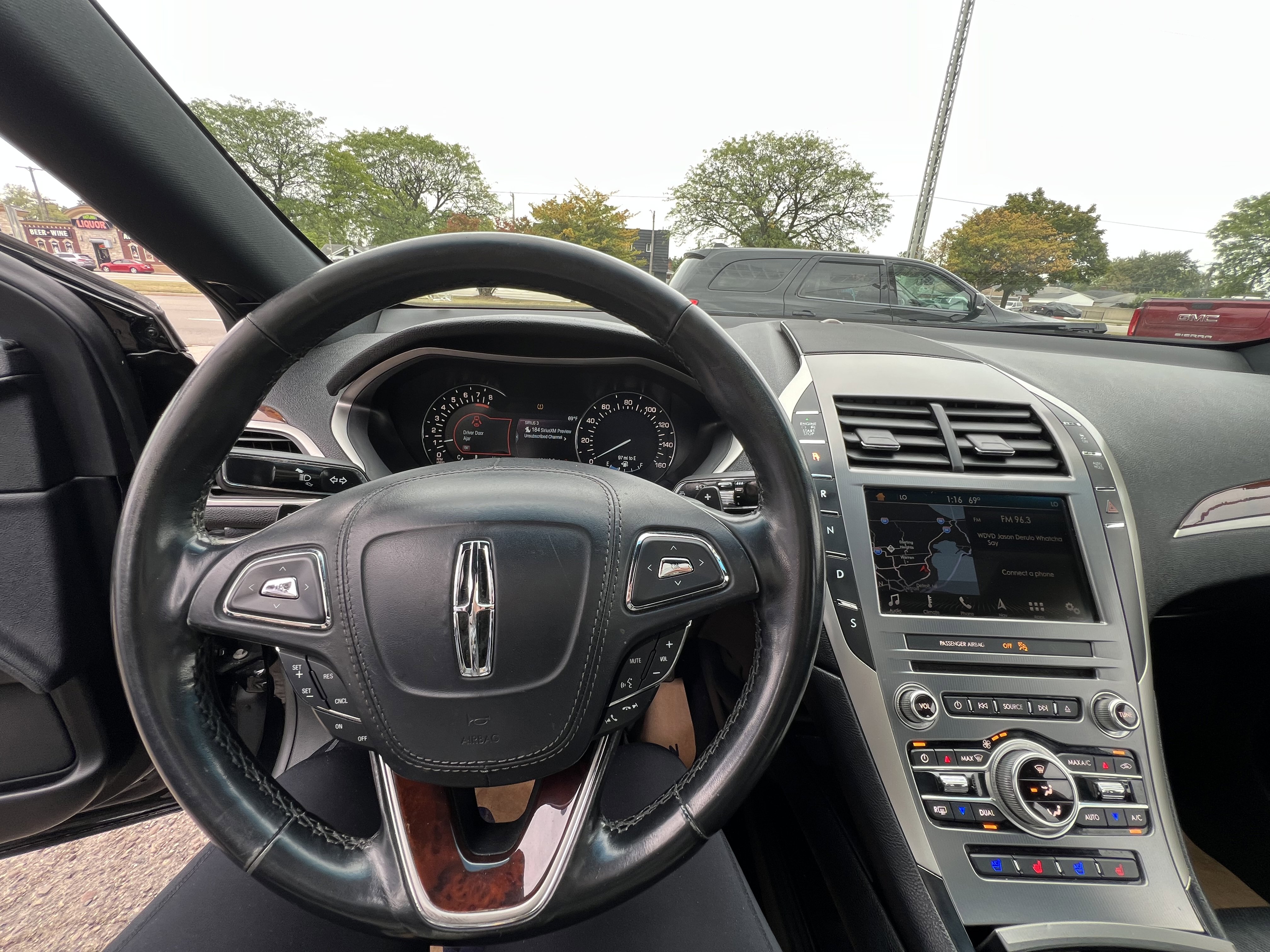 2017 Lincoln MKZ Reserve Image 12 of 32