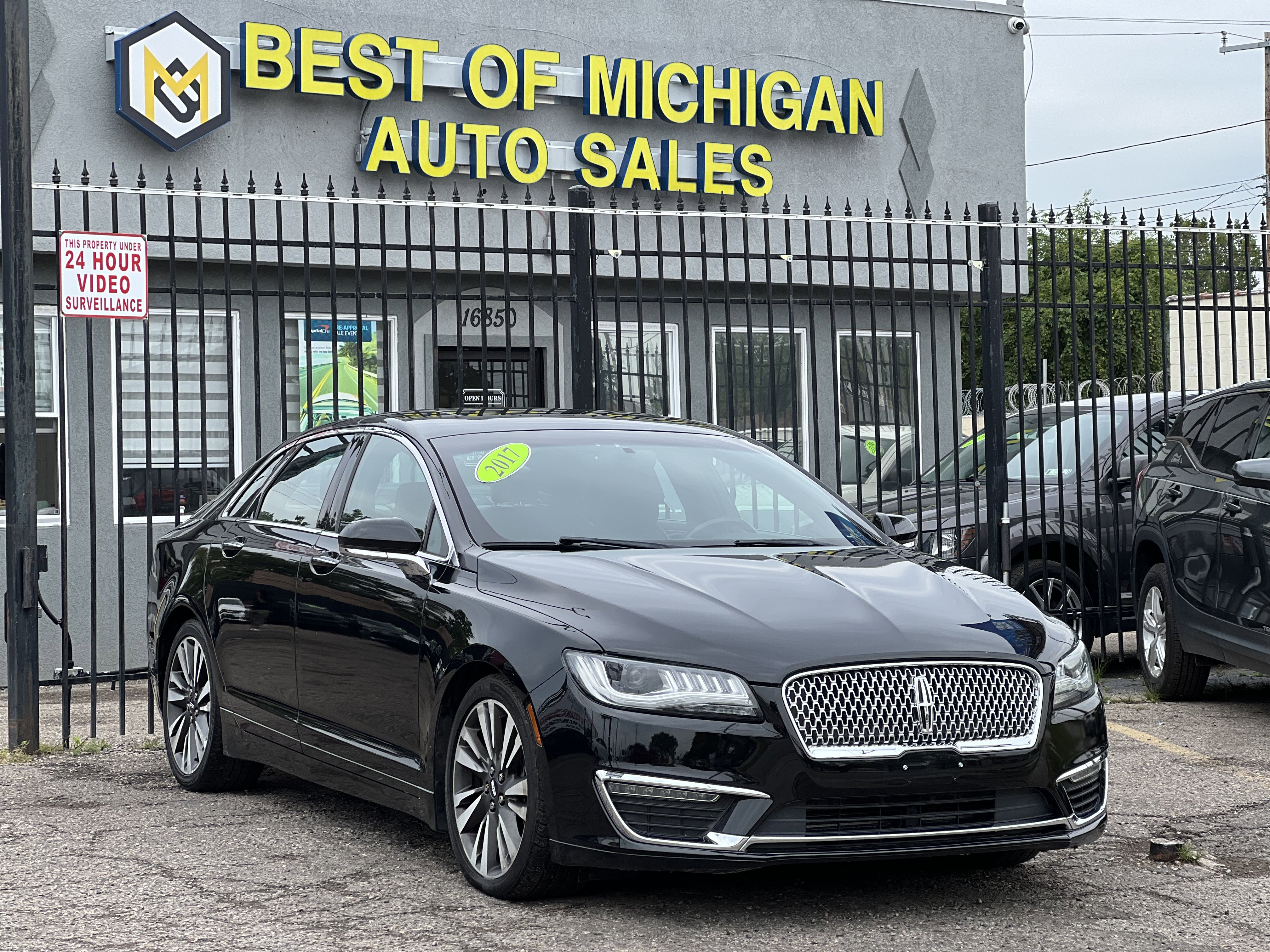 2017 Lincoln MKZ Reserve Image 4 of 32