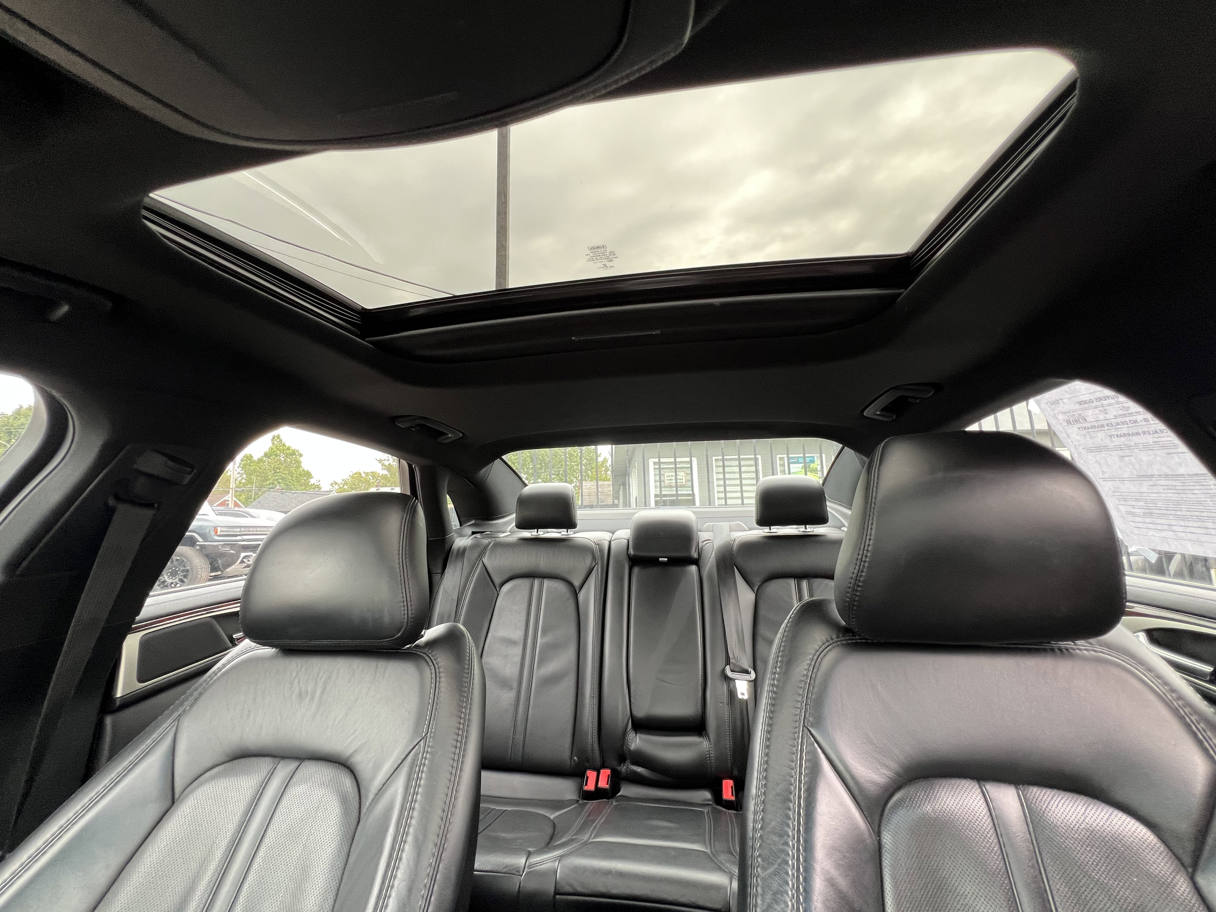 2017 Lincoln MKZ Reserve Image 28 of 32