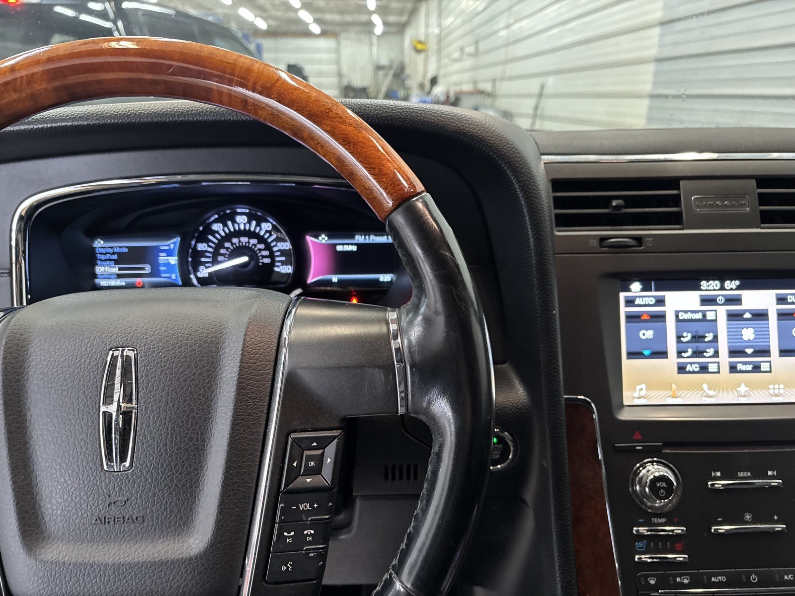 2017 Lincoln Navigator L Select Image 27 of 36