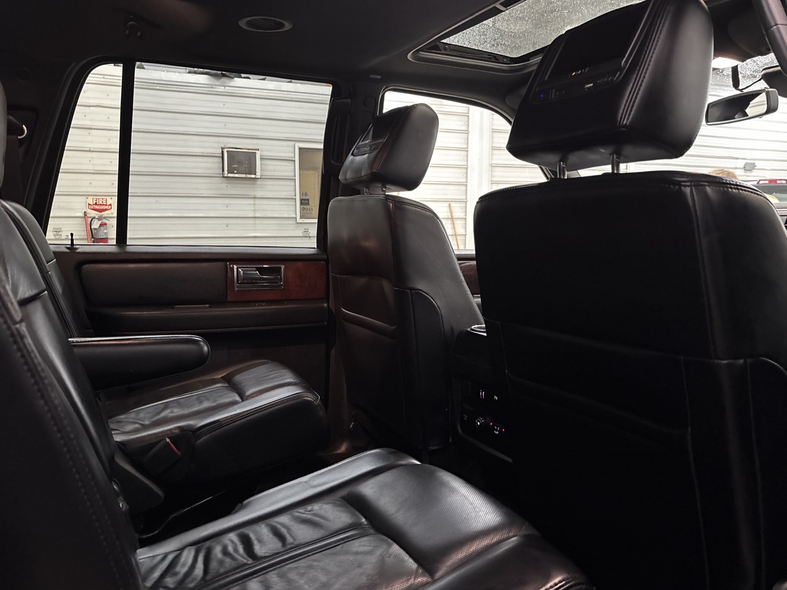 2017 Lincoln Navigator L Select Image 14 of 36