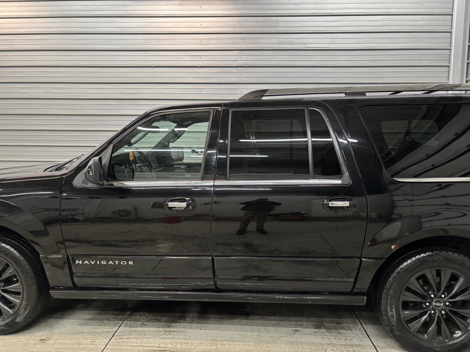 2017 Lincoln Navigator L Select Image 5 of 36