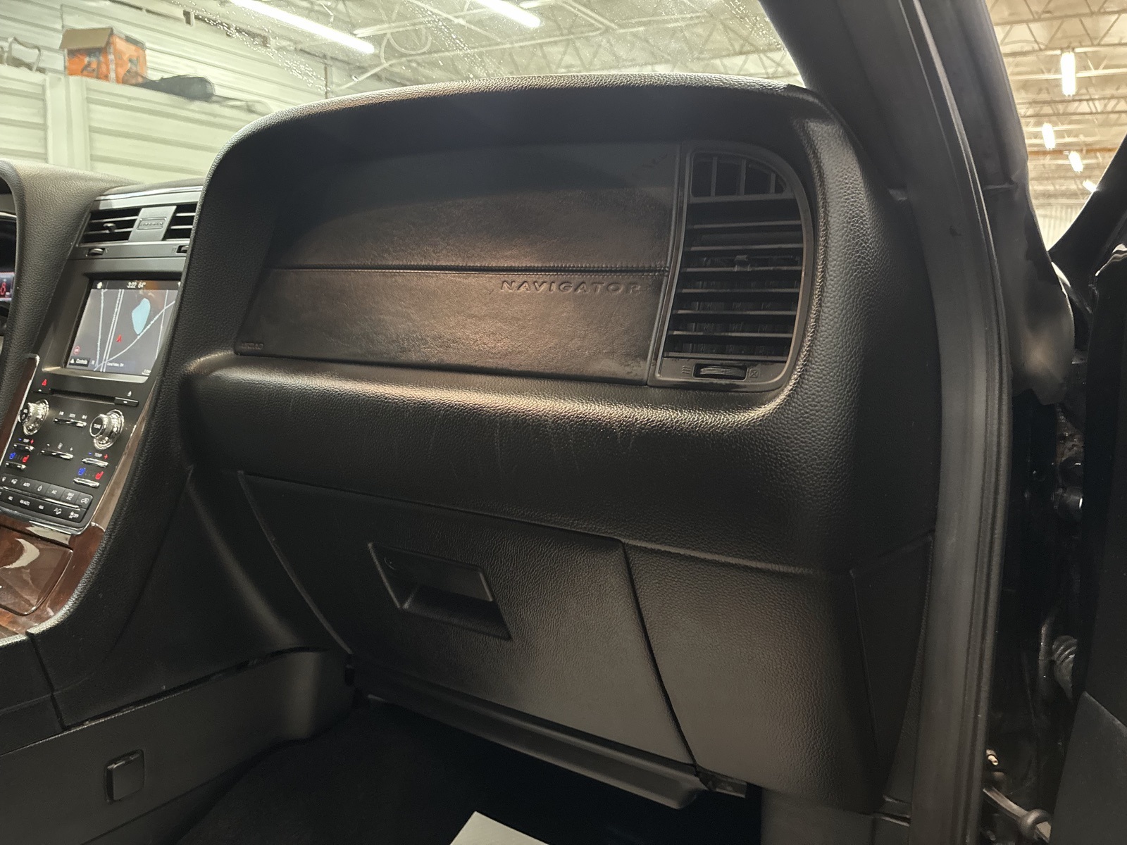 2017 Lincoln Navigator L Select Image 33 of 36