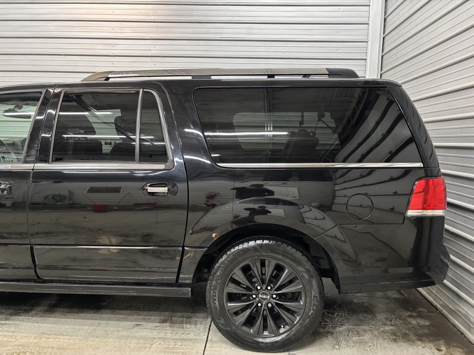 2017 Lincoln Navigator L Select Image 3 of 36