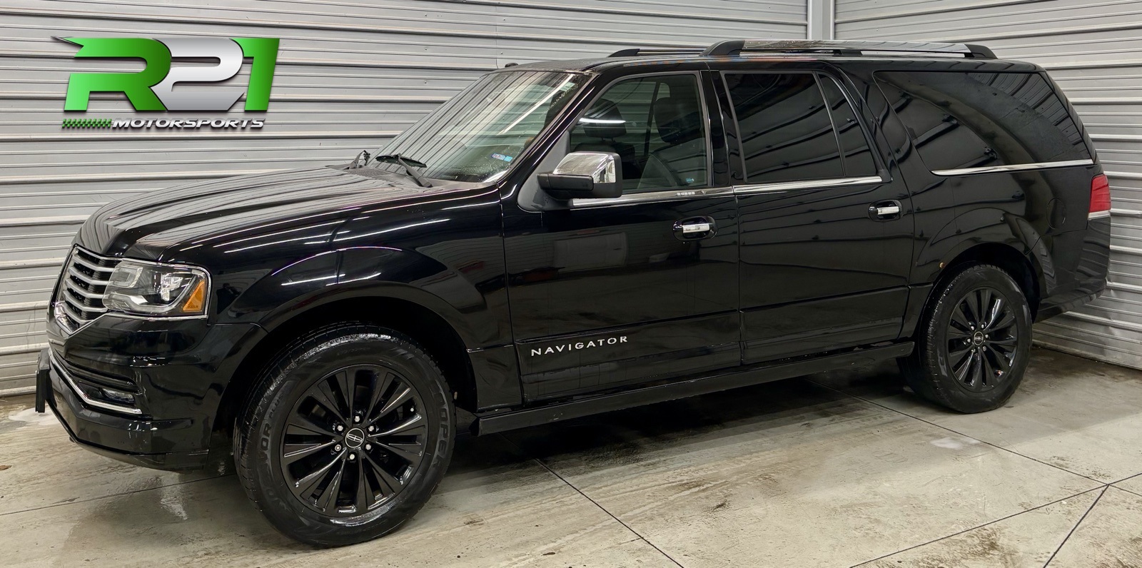 2017 Lincoln Navigator L Select Image 1 of 36