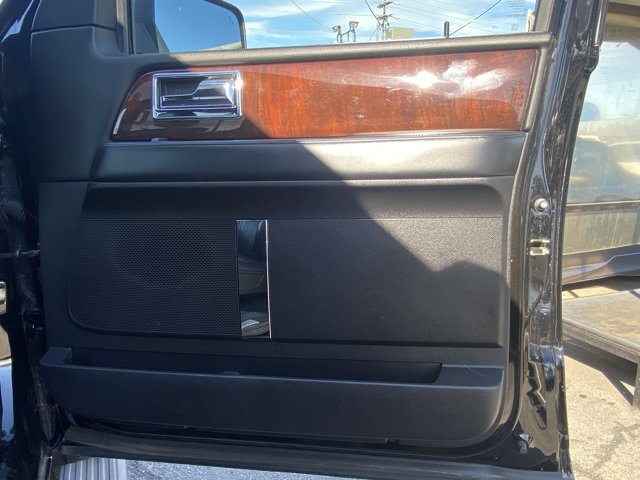 Vehicle image 18 of 24