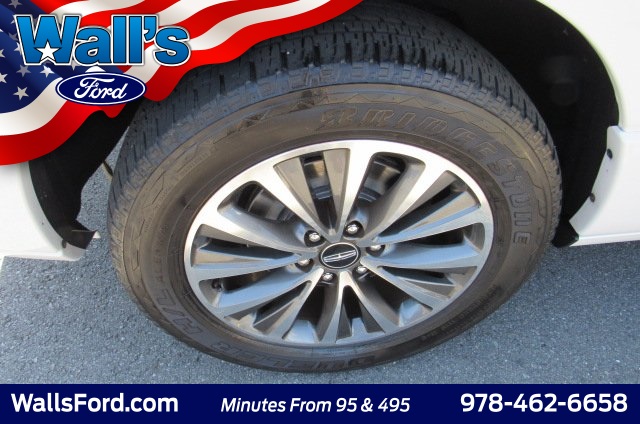 2017 Lincoln Navigator Select Image 14 of 33