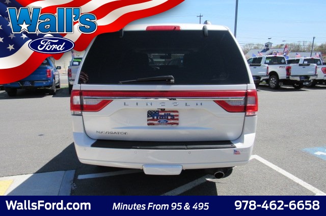 2017 Lincoln Navigator Select Image 12 of 33