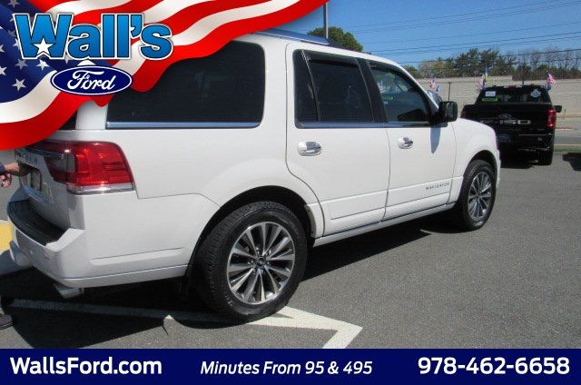 2017 Lincoln Navigator Select Image 7 of 33