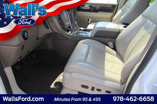 2017 Lincoln Navigator Select Image 16 of 33