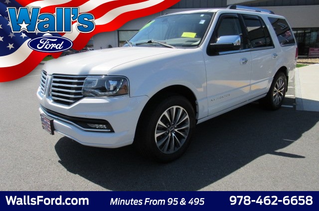 2017 Lincoln Navigator Select Image 2 of 33