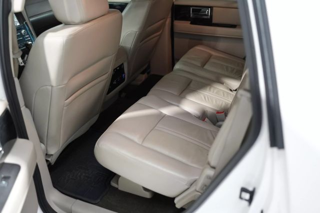 2017 Lincoln Navigator Select Image 56 of 66