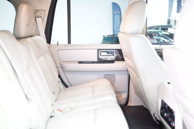 2017 Lincoln Navigator Select Image 64 of 66