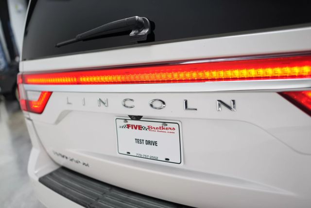 2017 Lincoln Navigator Select Image 25 of 66