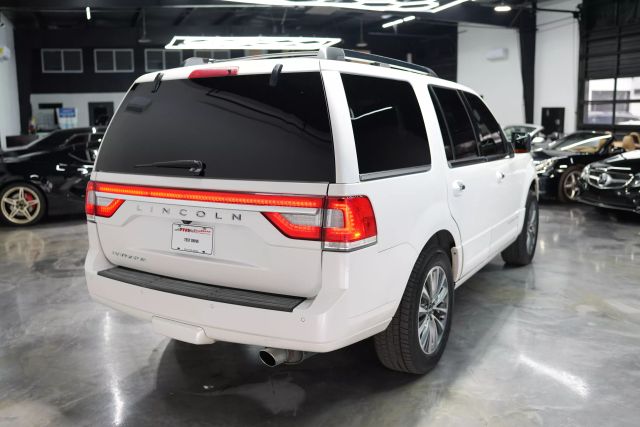 2017 Lincoln Navigator Select Image 14 of 66