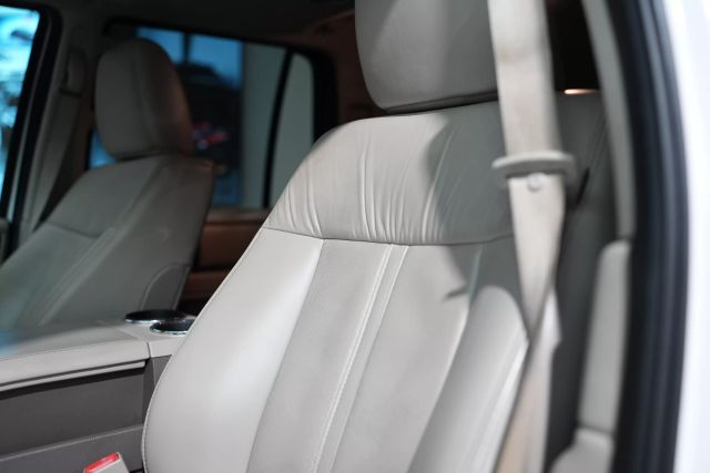 2017 Lincoln Navigator Select Image 50 of 66