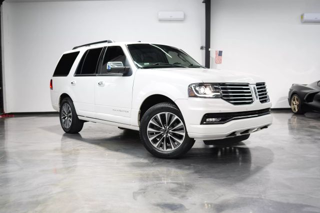 2017 Lincoln Navigator Select Image 7 of 66