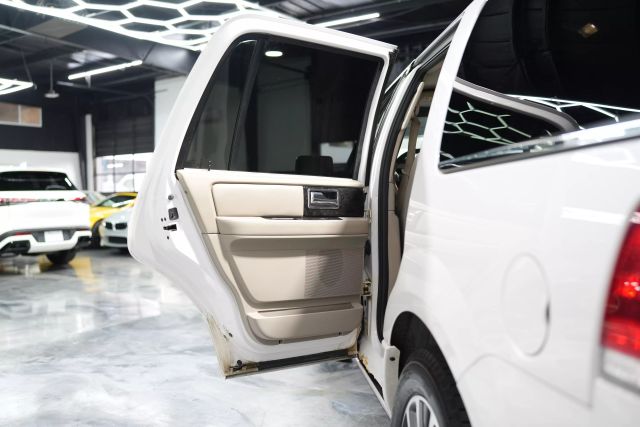 2017 Lincoln Navigator Select Image 59 of 66