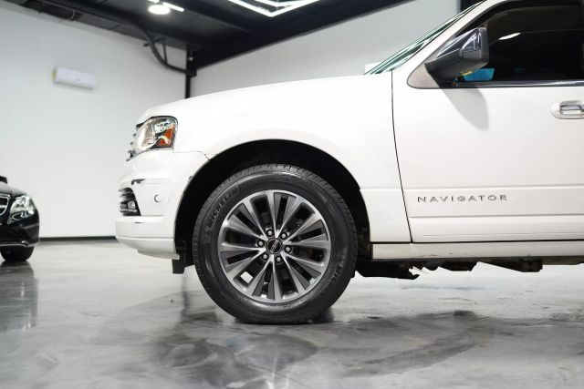 2017 Lincoln Navigator Select Image 26 of 66
